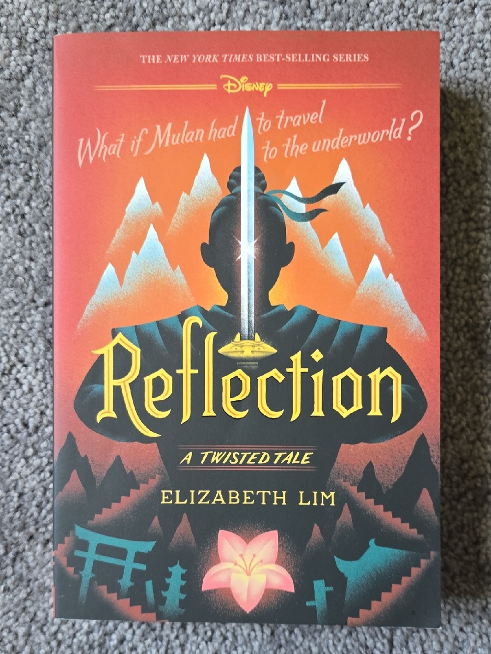 Disney Twisted Tale Reflection Book – Mulan Story Retelling Like New Young Adult